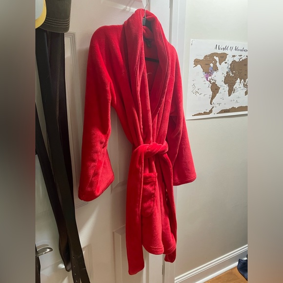Red VS robe one size fits all - Picture 2 of 3
